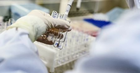 Specjalna guma do żucia może pomóc w walce z koronawirusem. Nowe badania