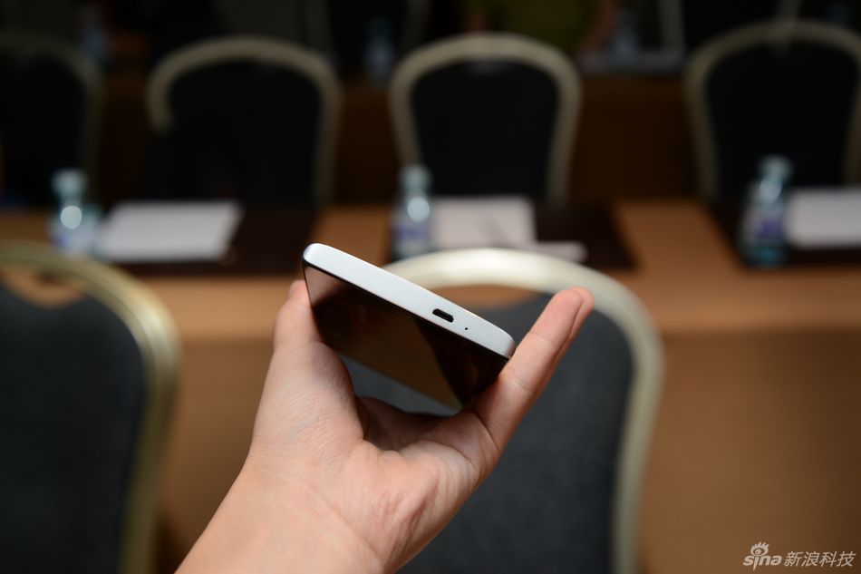 Takee 1 - "pierwszy na świecie holograficzny smartfon" 8