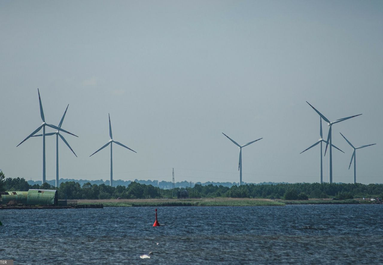 Ma w swojej gminie 25 wiatraków. Opowiada o korzyściach finansowych