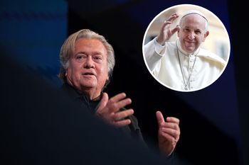 "Zniszczymy papieża Franciszka". Ujawniono rozmowę Bannona z Epsteinem