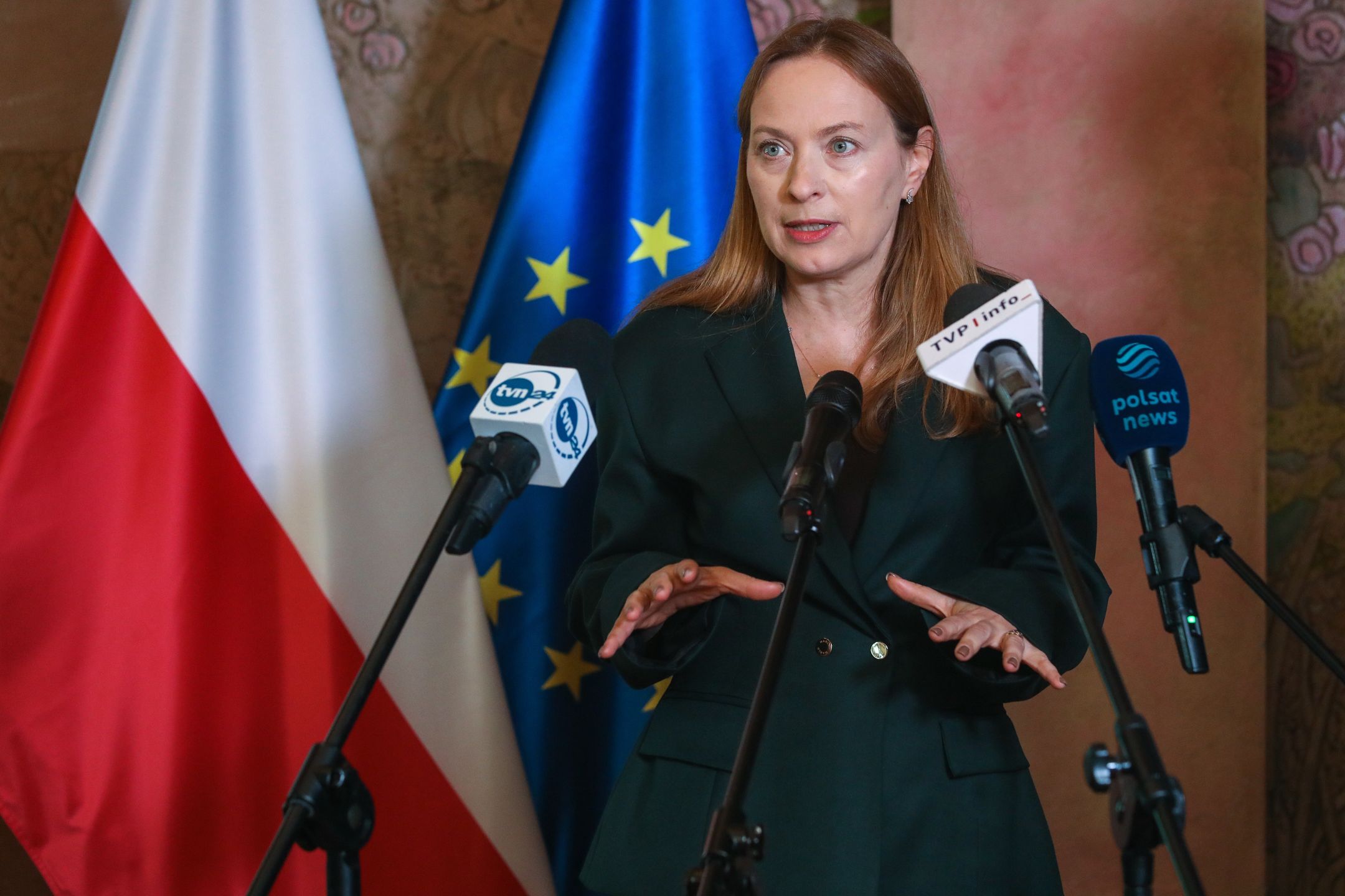 Katarzyna Pe�czy�ska-Na��cz
Bia�owie�a, 26.06.2025. Przewodnictwo Polski w Radzie UE. Minister funduszy i polityki regionalnej Katarzyna Pe�czy�ska-Na��cz podczas konferencji prasowej w trakcie Konferencji Wysokiego Szczebla Region�w Wschodnich UE w Bia�owie�y, 26 bm. (jm) PAP/Artur Reszko
Artur Reszko
granica, studyjna, wizyta, konferencja konferencji, Konferencji Wysokiego Szczebla Region�w Wschodnich UE, prasowa prasowej, w bia�owie�y