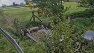 Tragiczny wypadek w Krysiakach. Pasażer zginął na miejscu, kierująca w ciężkim stanie