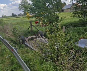 Tragiczny wypadek w Krysiakach. Pasażer zginął na miejscu, kierująca w ciężkim stanie