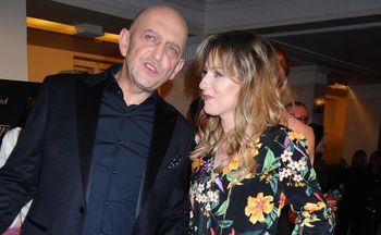 Jej męża znają wszyscy. Wzięli ślub jednostronny