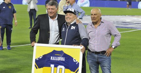 55 tysięcy na walkę z koronawirusem. Za tyle zlicytowano koszulkę Diego Maradony