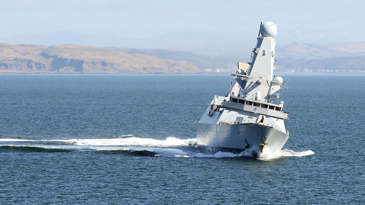 HMS Diamond - jeden z brytyjskich okrętów, które rotacyjnie służą na Morzu Czerwonym - zdjęcie ilustracyjne