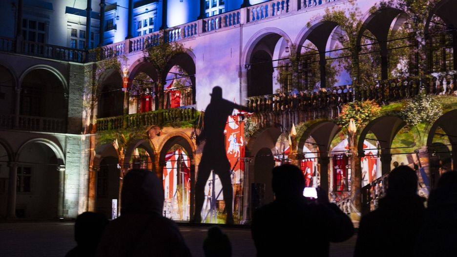29.11.2025 KRAKOW WAWEL ZAMEK DZIEDZINIEC ARKADOWY MAPPING NOWA ZBROJOWNIA WIDEO FOT. WOJCIECH MATUSIK / POLSKAPRESS