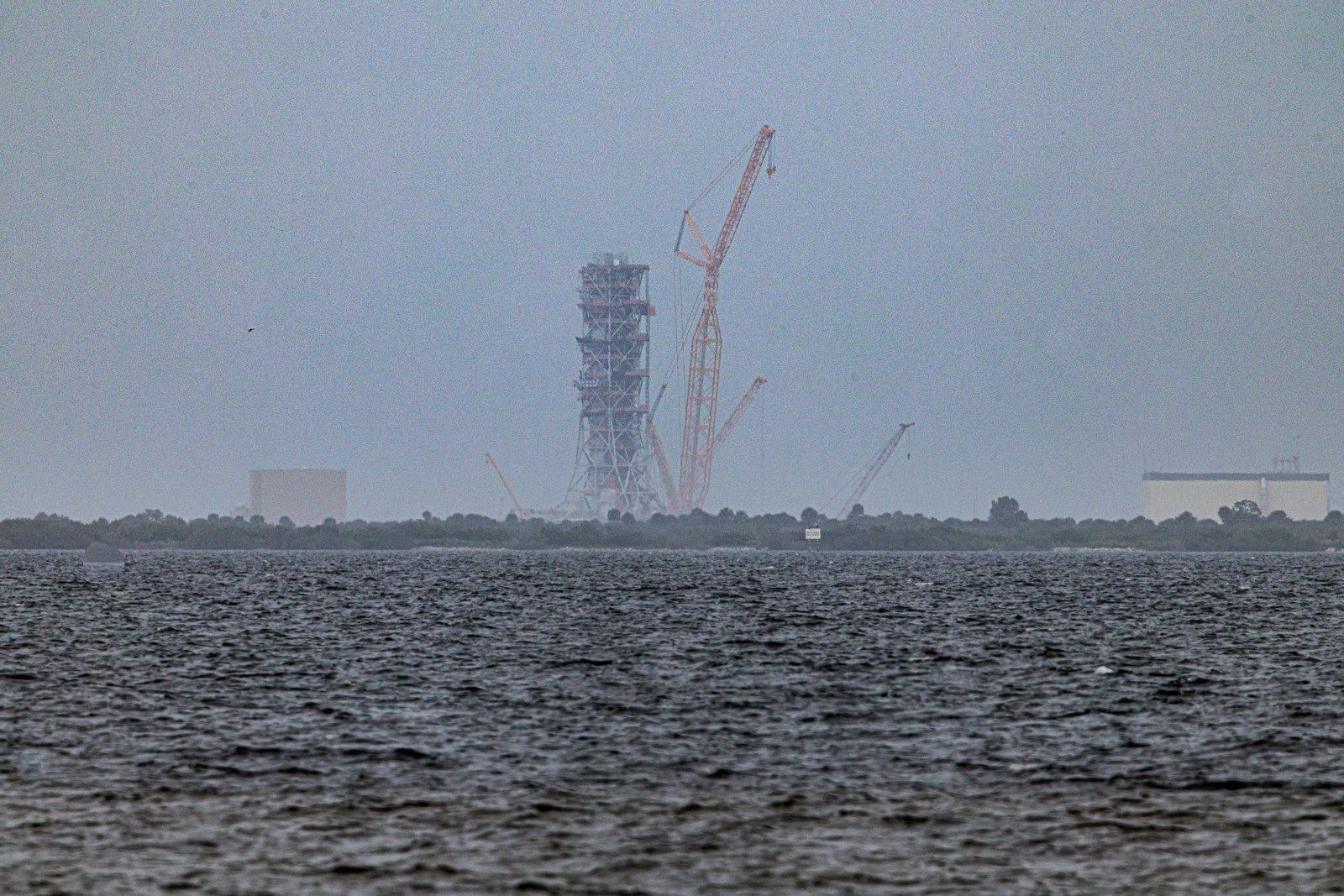 Start rakiety Falcon 9 z satelitą SXM-10 na pokładzie z Centrum Kosmicznego im. Johna F. Kennedy’ego na przylądku Canaveral na Florydzie.