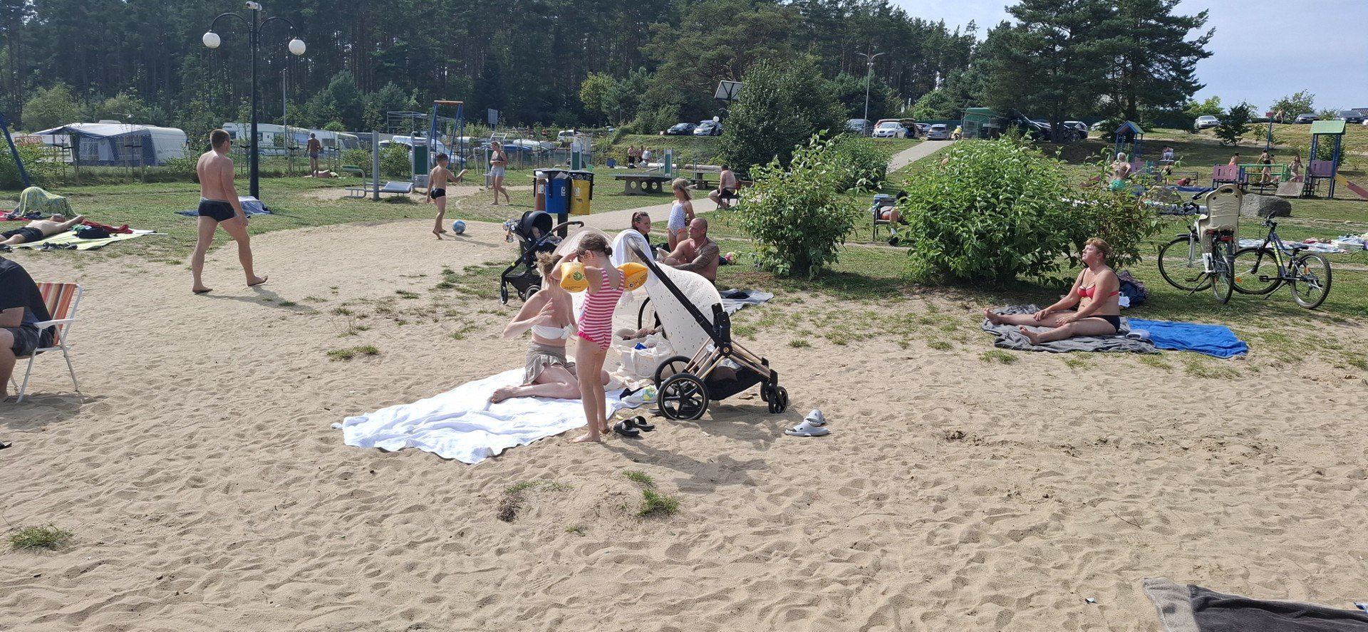 Plaża zwarowska przy jeziorze Lubowidz przeżywała oblężenie