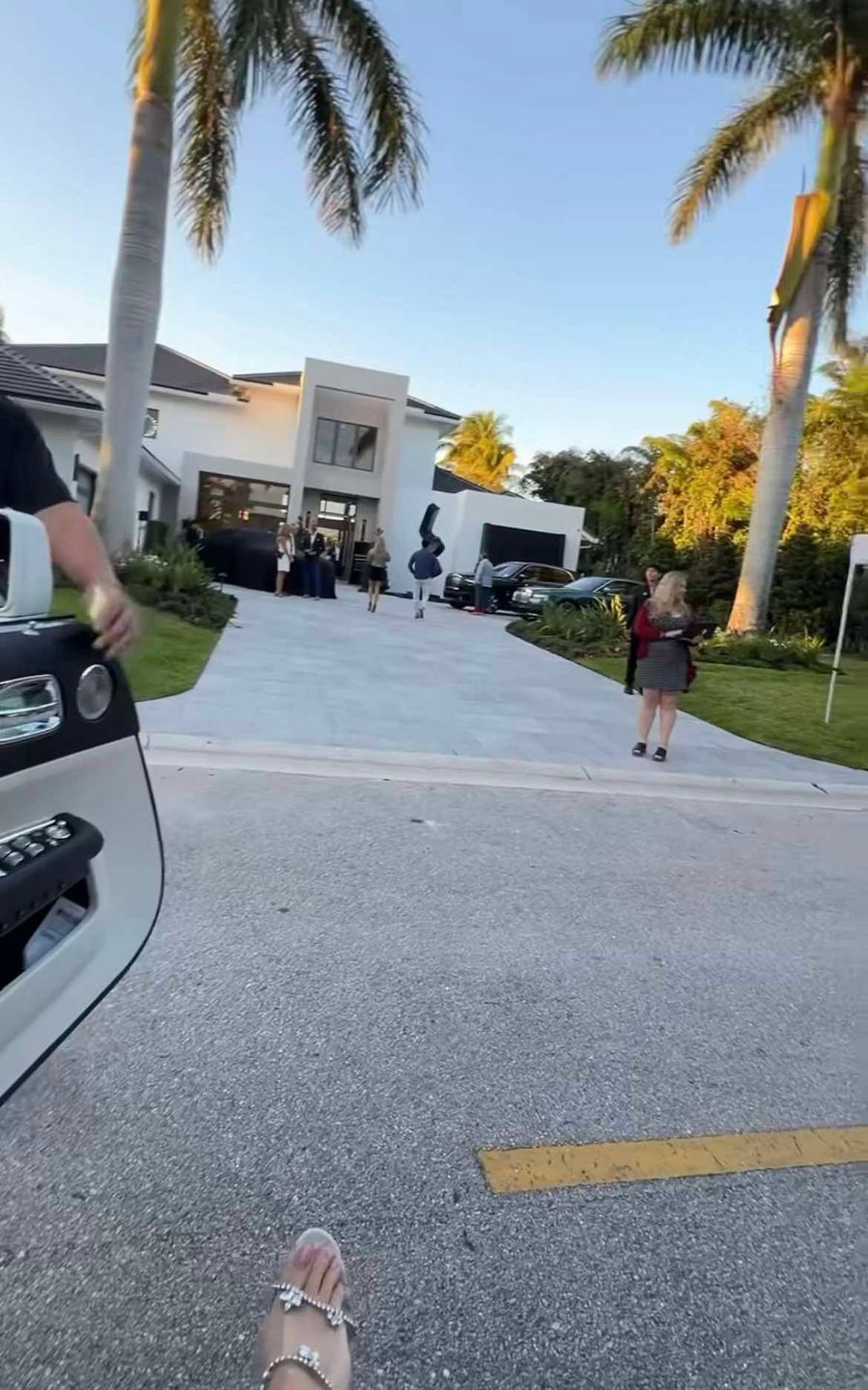 Caroline Derpienski bryluje na imprezie Rolls Royce w Palm Beach