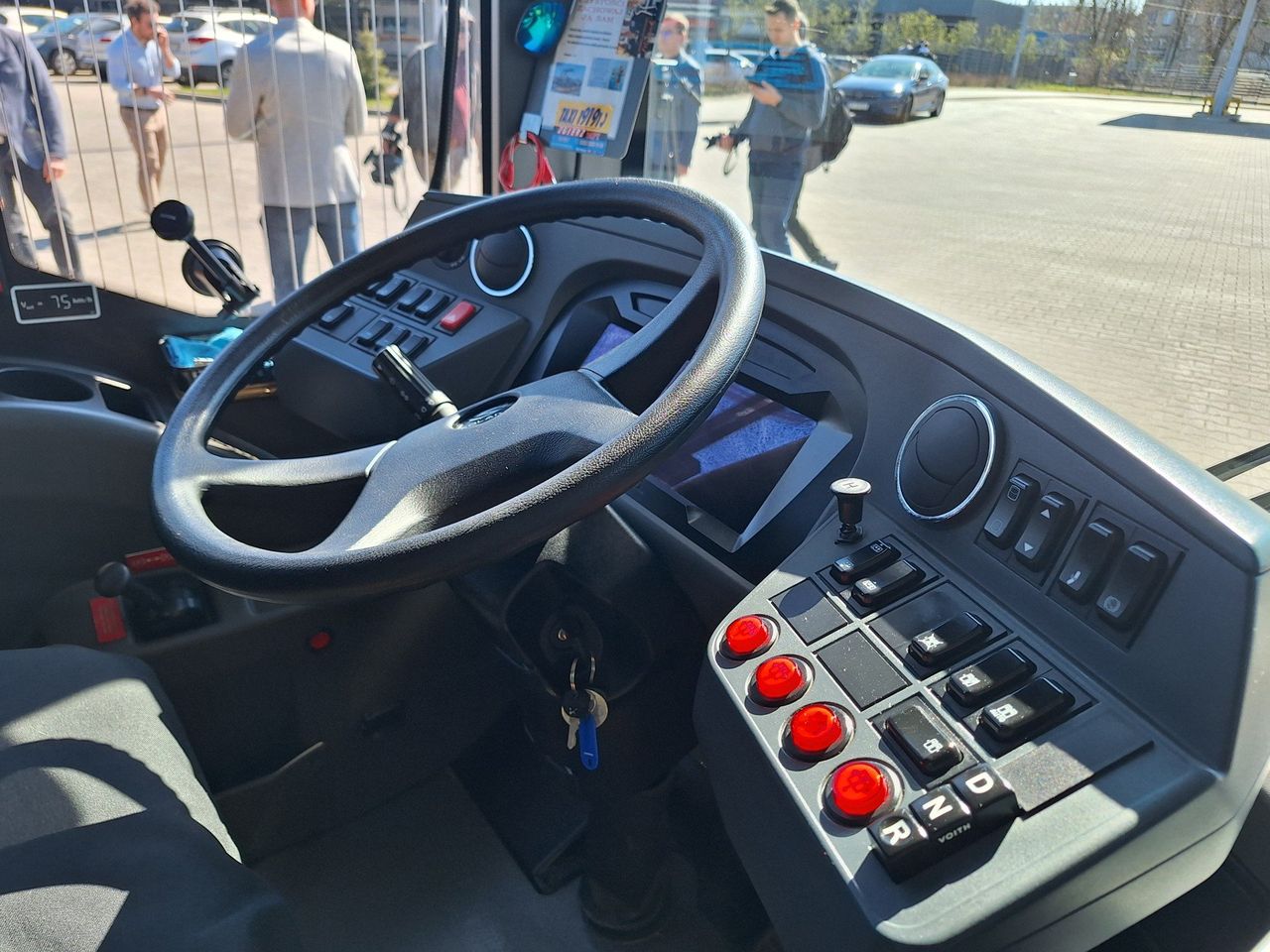 Ekspert o zakupach pojazdów do ewakuacji. "W kryzysie autobus elektryczny daleko nie pojedzie"
