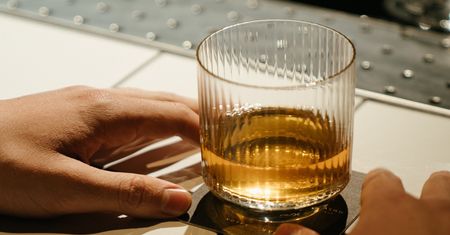 Alkoholizm wysokofunkcjonujący – objawy i sygnały ostrzegawcze