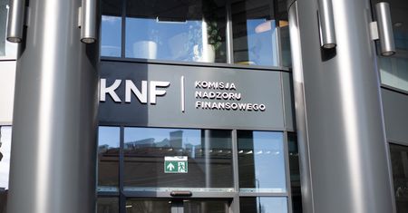 KNF alarmuje. Nowy podmiot na liście ostrzeżeń