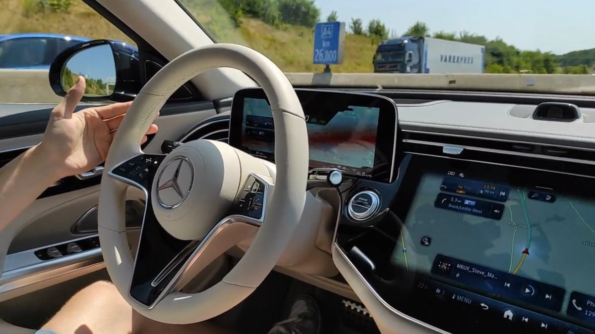 Funkcja autonomicznej jazdy w Mercedesie