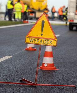 Groźny wypadek pod Mrągowem. Silny wiatr przewrócił tira