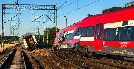 Zderzenie dwóch pociągów pod Białośliwiem. 11 osób poszkodowanych, ruch wstrzymany - AKTUALIZACJA