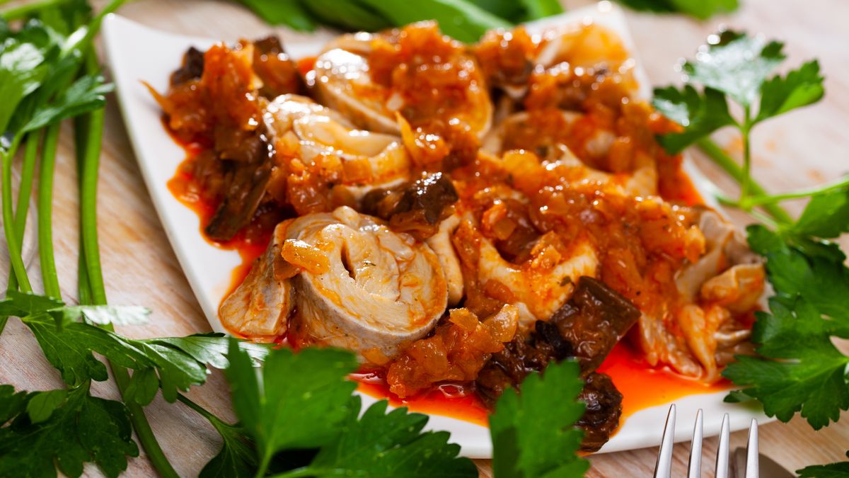 Tomasz Strzelczyk stawia na śledzie z owocowym akcentem 