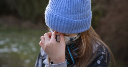 Starszy mężczyzna poprosił ją o nagie zdjęcia. Nie wiedziała, że to grooming