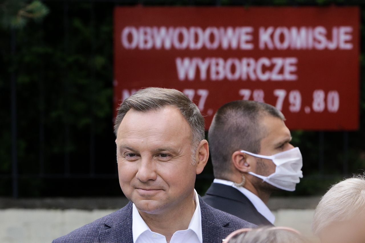 Koronawirus w Polsce. Andrzej Duda: "Epidemia ma teraz charakter ogniskowy. Pojawia się w zakładach pracy i na weselach. Tam wiele osób ulega zakażeniu" (Photo by Filip Radwanski/SOPA Images/LightRocket via Getty Images)