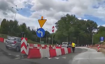 Gorzów: Jazda pod prąd na rondzie Barlineckim. Tak kierowcy ignorują znaki