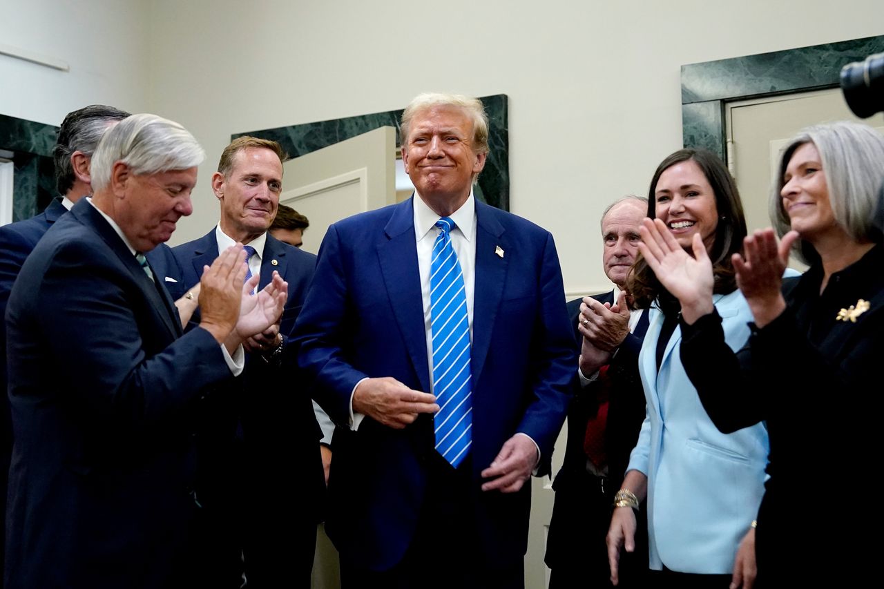 US threatens daunting tariffs to push Russia into peace talks