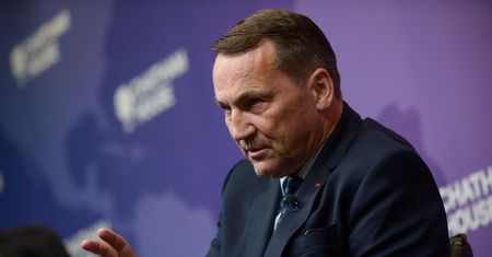 Padło pytanie do Sikorskiego. Wystartuje w wyborach prezydenckich? "Zobaczymy"