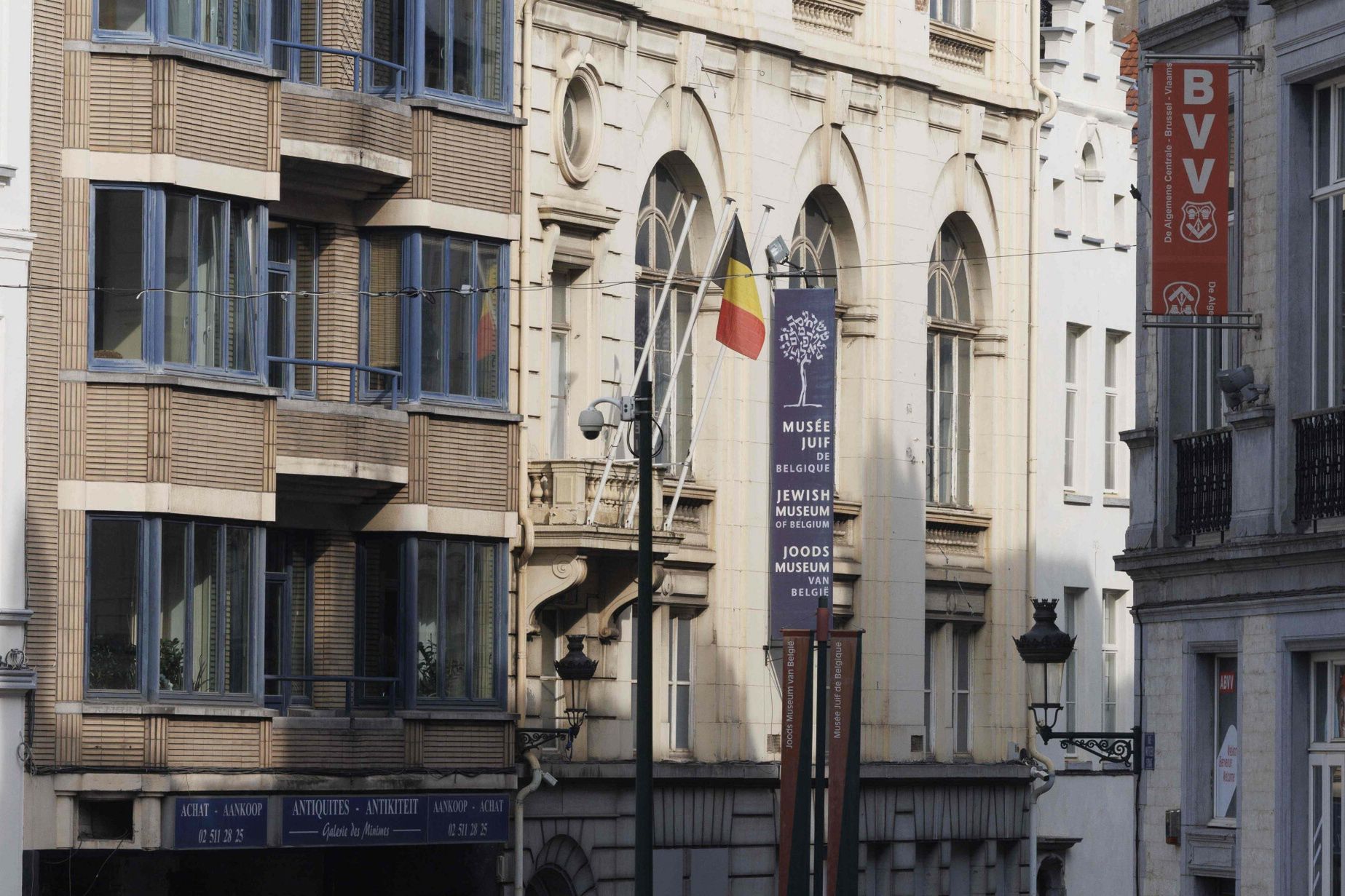 Wojsko na ulicach Brukseli. Patrole wokół synagog i instytucji