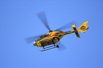 Sompolno: Poważny wypadek pod gminą. Cztery osoby poszkodowane, w tym dwoje dzieci. Lądował śmigłowiec ratowniczy