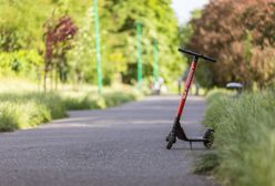 Szklarska Poręba. Chłopiec wpadł pod samochód. Jechał na hulajnodze elektrycznej
