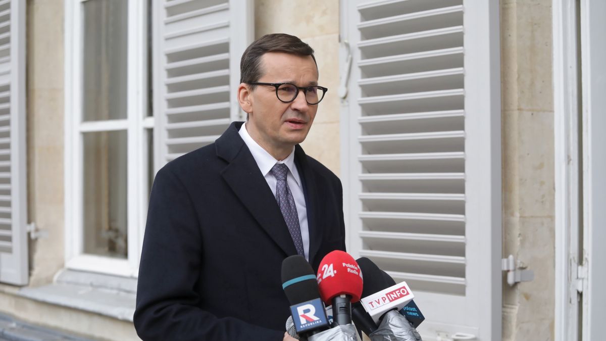 Premier Mateusz Morawiecki na konferencji prasowej w Paryżu 