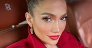 Świąteczna Jennifer Lopez. Takiej sukienki chyba nikt się nie spodziewał