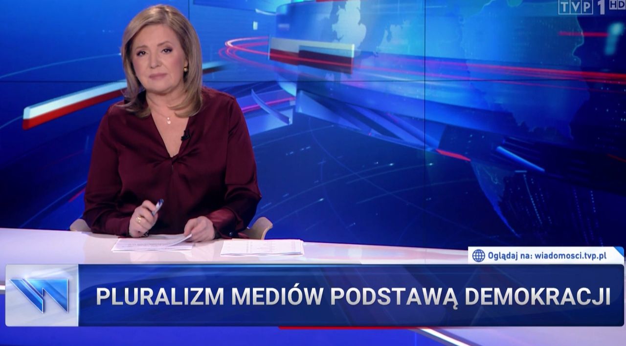 "Wiadomości" TVP atakują TVN. W tle wyznanie miłości Szymonowi Hołowni