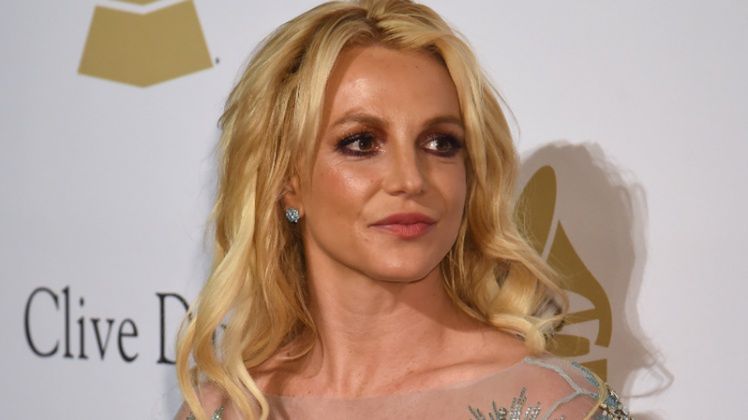 Znajomi Britney Spears nie pochwalają jej nowego związku