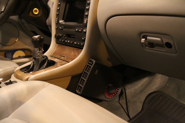 Wylot urządzenia dogrzewającego wnętrze - tutaj umieszczony w kabinie pojazdu