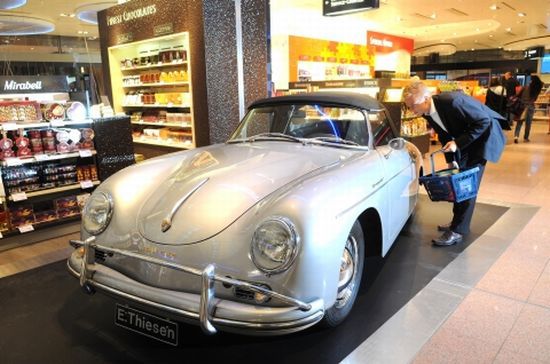 Czy wiesz, że na hamburskim lotnisku sprzedają Porsche z 1959 roku?