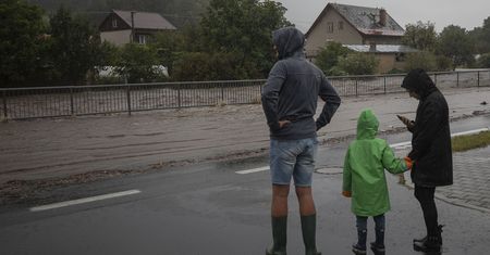 Samorządy z całej Polski organizują zbiórki dla powodzian. Wszystkie ręce na pokład
