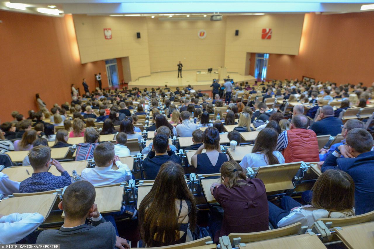 Afera wizowa na uczelniach. "100 proc. studentów z zagranicy"