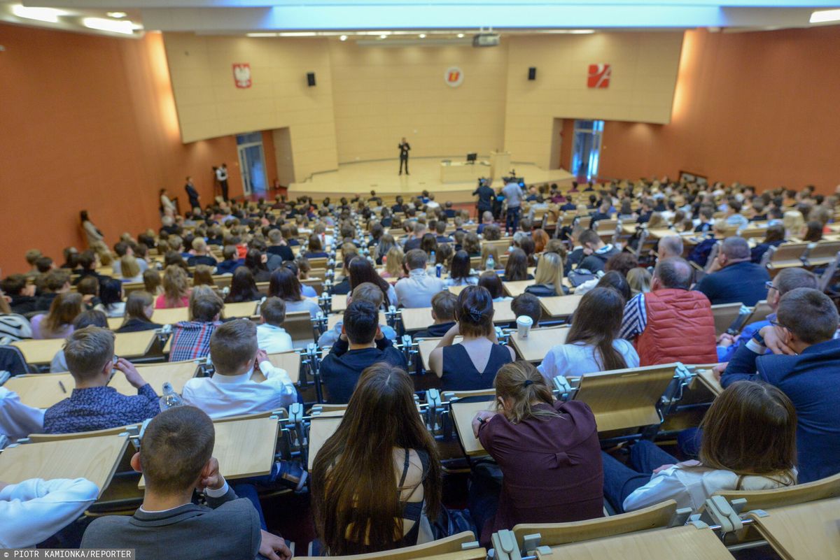 Dariusz Wieczorek, studenci, afera wizowa Afera wizowa na uczelniach. 100 proc. studentów z zagranicy