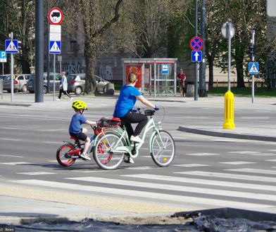 Mandat za jazdę dzieci po ścieżce rowerowej. Wysokie kary dla rodziców