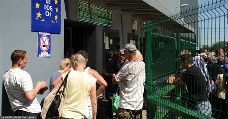 Nowa polityka migracyjna Polsce bardzo potrzebna. "Na pobyt stały czekałem lata"