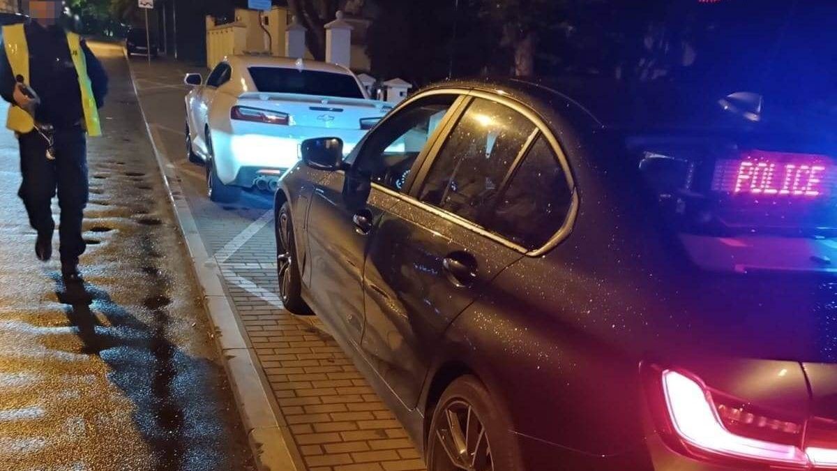 Policyjna kontrola głośności wydechu chevroleta