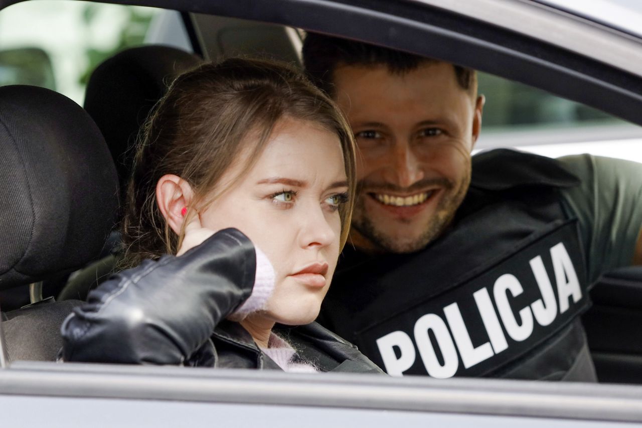 "Nie możemy na siebie patrzeć". Mówi, co się dzieje na planie