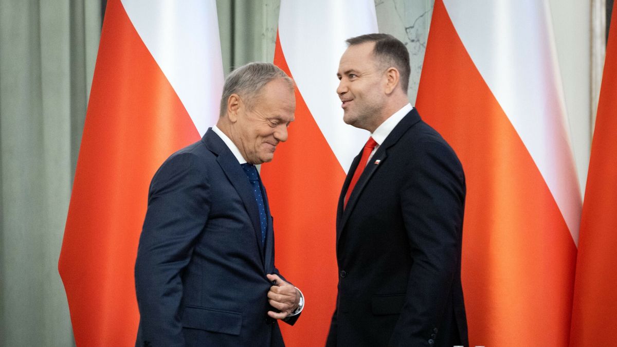 Sondaż: Polacy oczekują współpracy Nawrockiego i Tuska