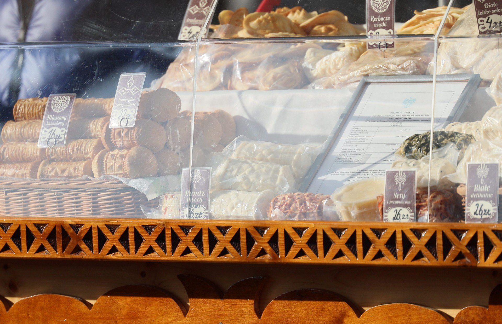 Co można zjeść przy cmentarzu na Majdanku?