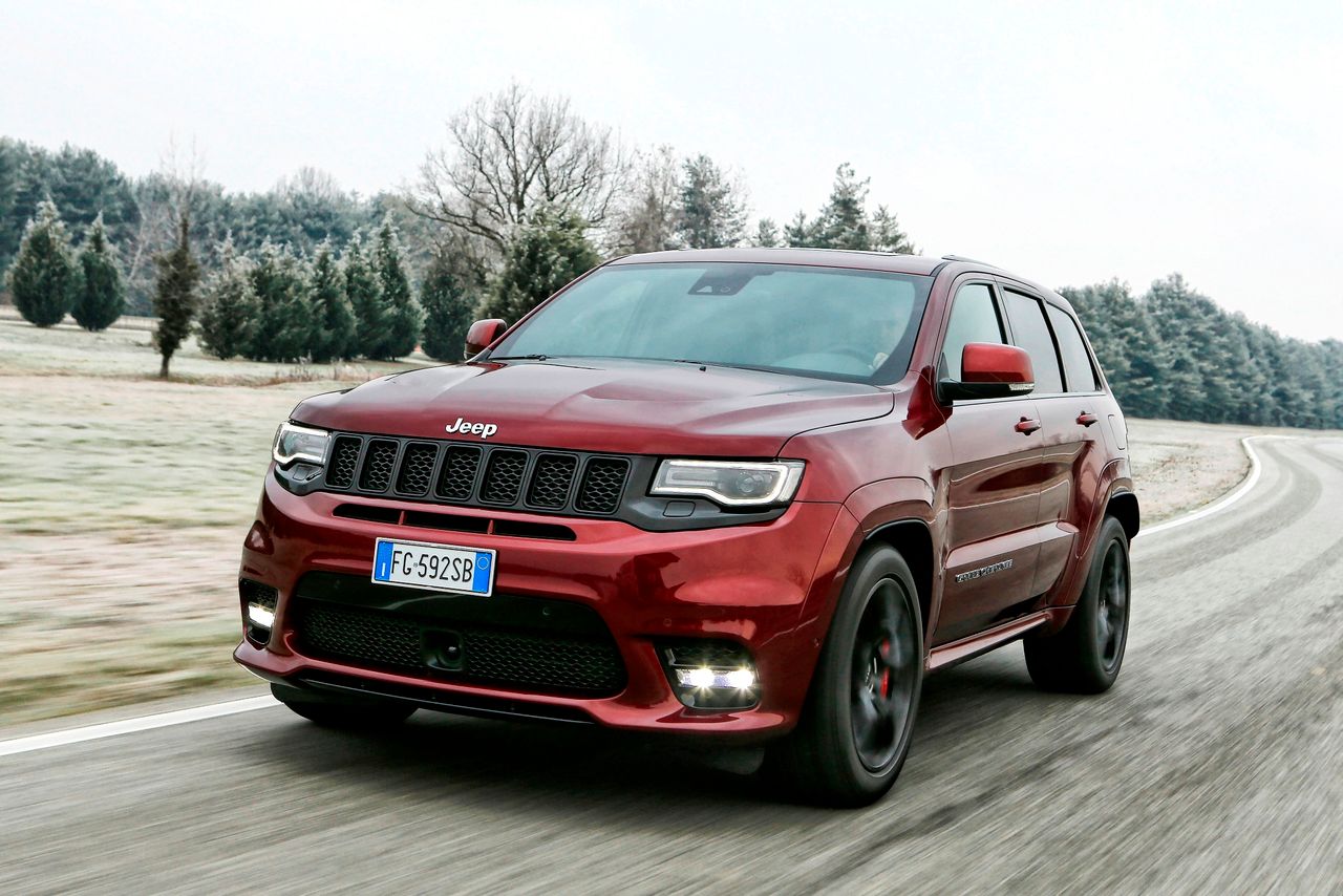 Jeep Grand Cherokee to ponadczasowe auto, ale czuć już jego wiek. Ostatnio mam wrażenie, że większość jeżdżących po polskich drogach to SRT.