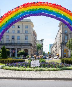 Warszawa. Tęcza ponownie na pl. Zbawiciela. "Dziś ostatni dzień #pridemonth"