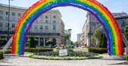 Warszawa. Tęcza ponownie na pl. Zbawiciela. "Dziś ostatni dzień #pridemonth"