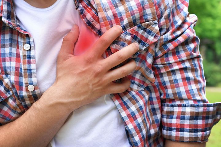 Ból w klatce piersiowej to jeden z najczęstszych objawów ataku serca