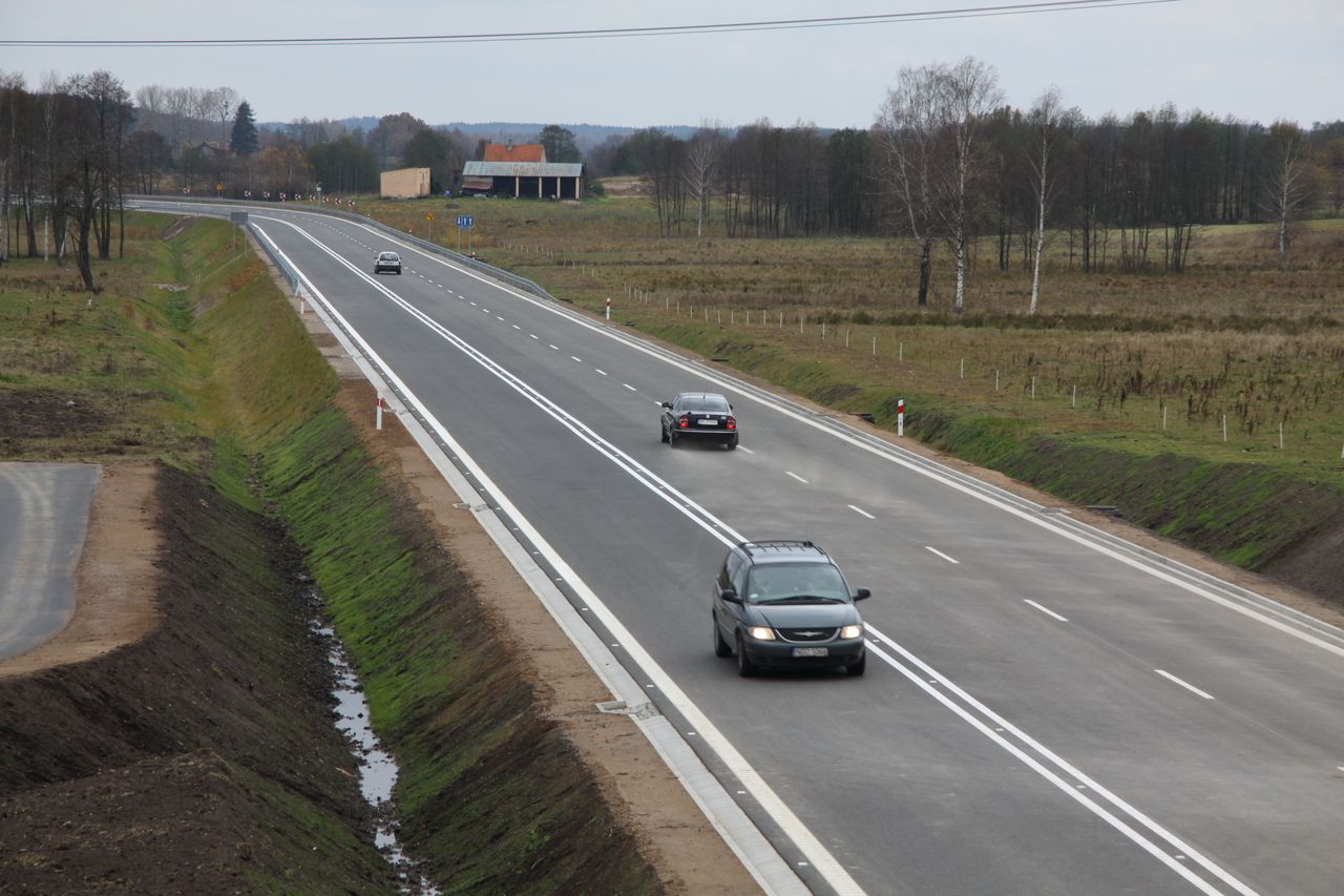 Wyprzedzenie tira zawsze wiąże się ze stresem. Chyba że mamy dwa pasy