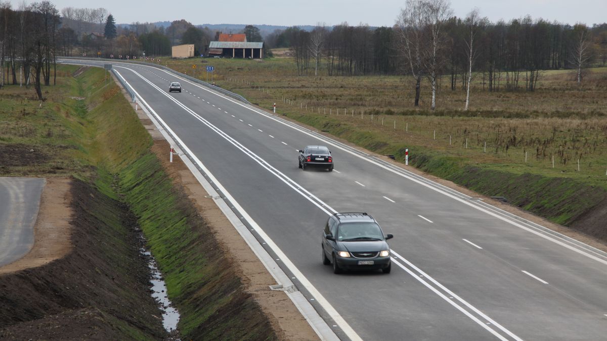 Wyprzedzenie tira zawsze wiąże się ze stresem. Chyba że mamy dwa pasy